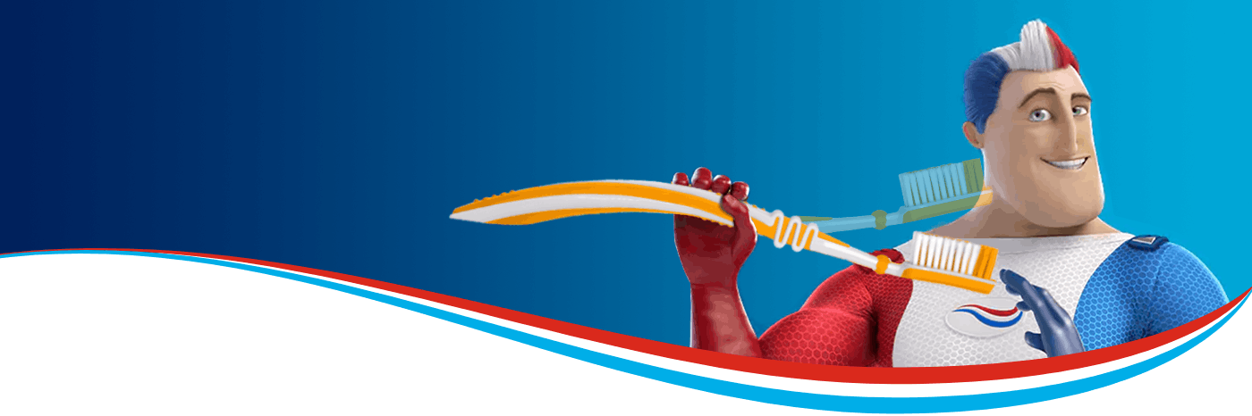 Capitán Aquafresh con el cepillo para adultos de Aquafresh