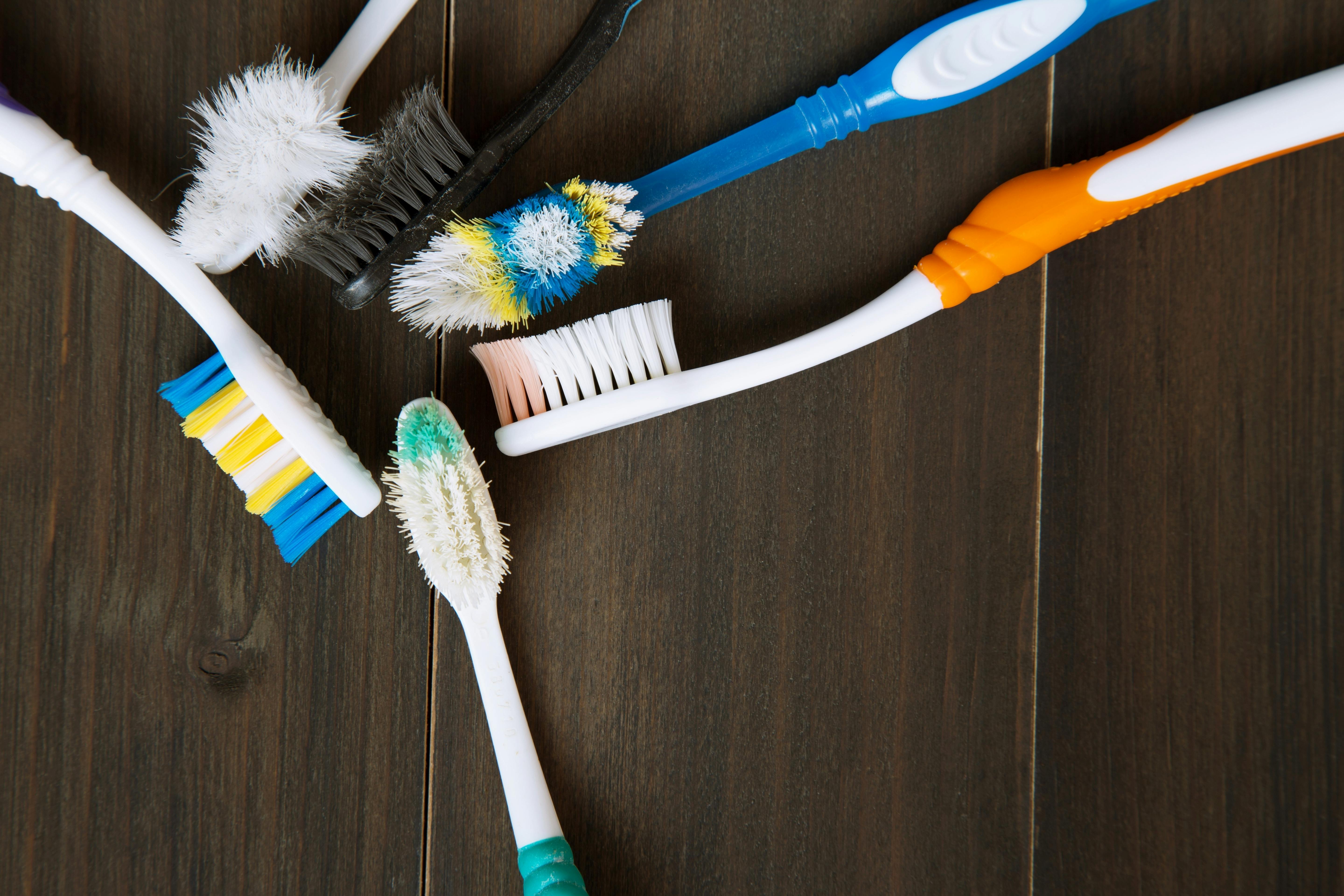 How You Should Really Be Cleaning Your Toothbrush