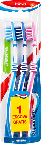 Aquafresh Everyday Clean medium toothbrush in green/white colour combination with Aquafresh colors on the packaging.