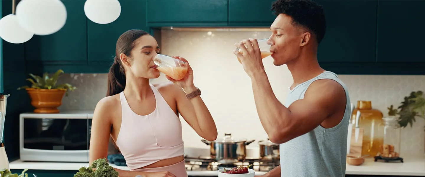 Man and woman drinking juice and eating a gut-friendly breakfast