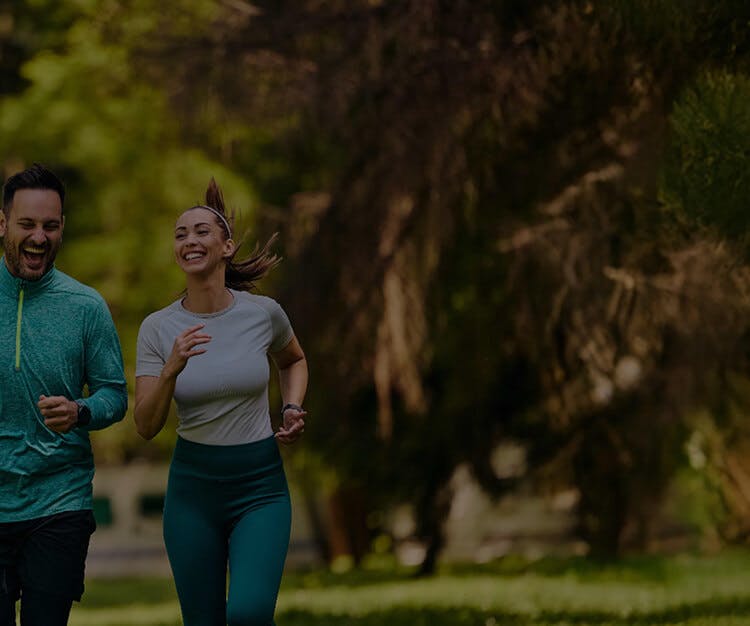 Couple faisant du jogging