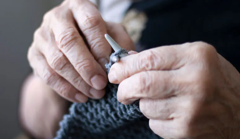 Older woman knitting 
