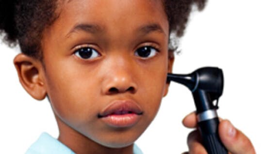 Cómo prevenir y tratar las infecciones de oído en los niños