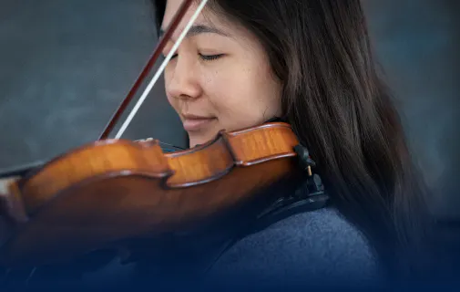 Femme jouant du violon