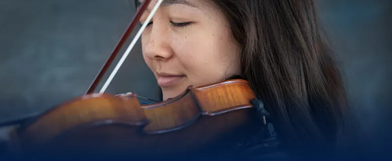 Femme jouant du violon