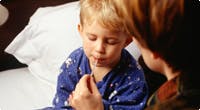 Cómo tratar la fiebre de su hijo