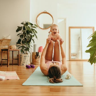Tornare in forma dopo il parto: esercizi per il pavimento pelvico post parto e altri consigli  