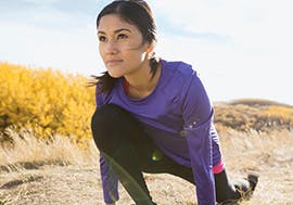 Woman start to run on a field