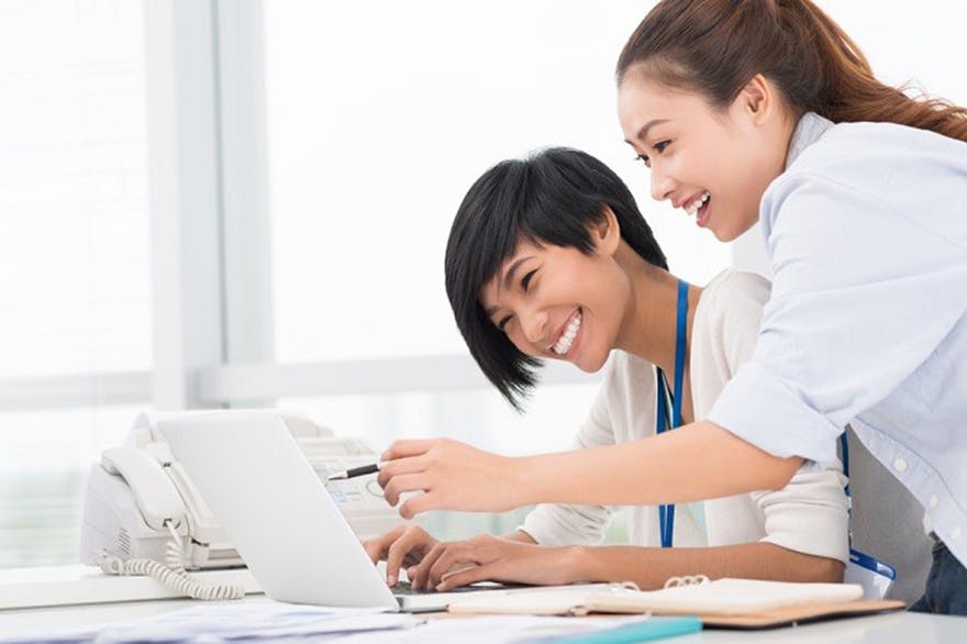 Two_ladies_laughing