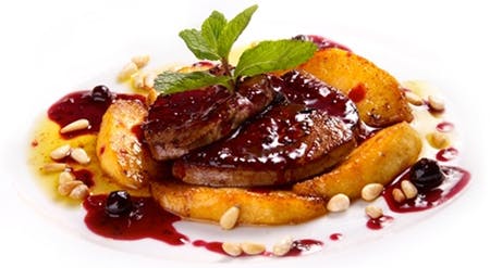 Мясо жареное с черникой и сельдереем Мясо жареное с черникой и сельдереем