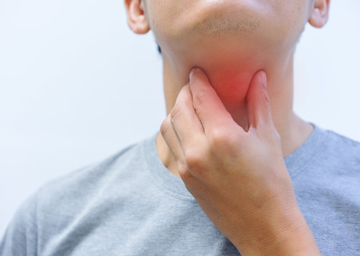 Cum să faceți față unei dureri în gât?