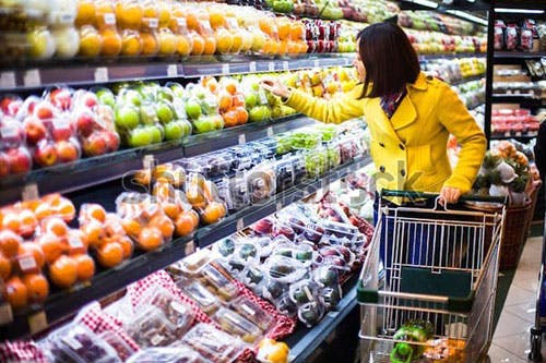 Woman shopping for fresh immune system boosting produce