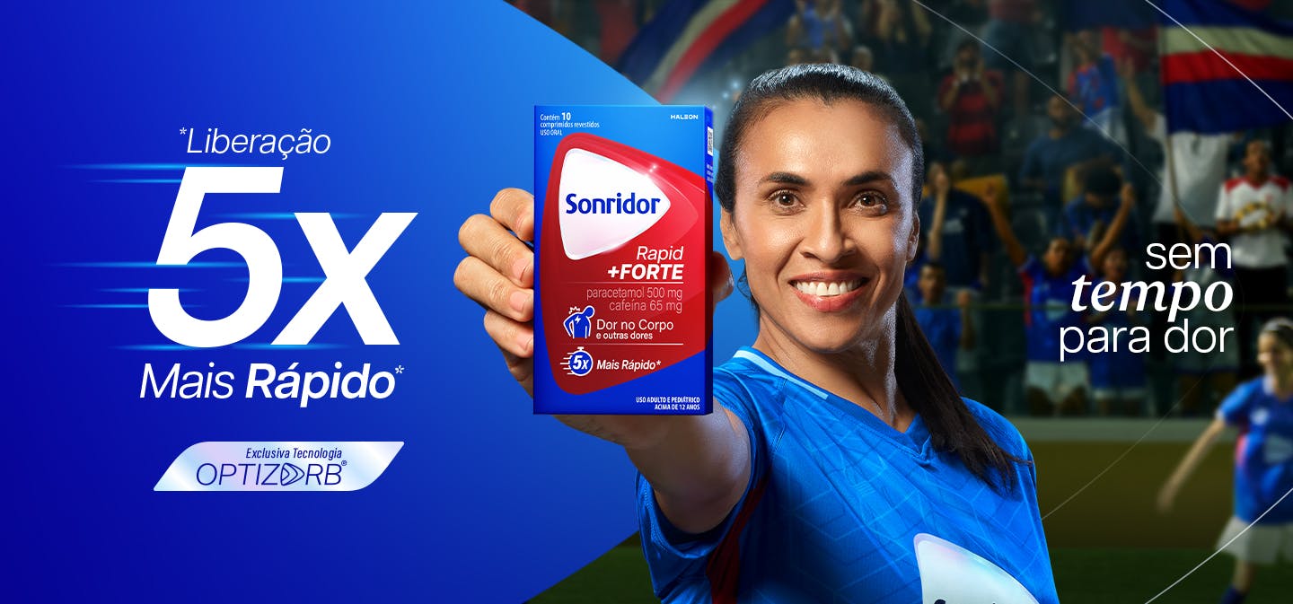 Jogadora de futebol Marta segurando Sonridor Rapid + Forte com liberação 5x mais rápida.