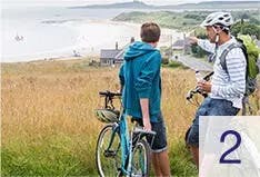 Jóvenes montando bicicleta