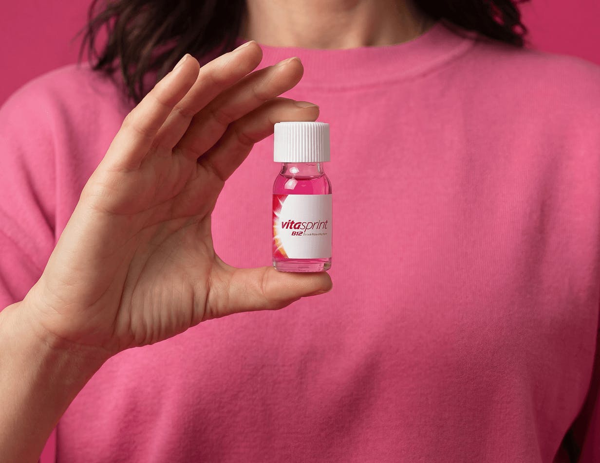 Vitasprint B12 Trinkfläschchen zur täglichen Einnahme im Alltag
