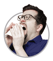 Éternuements et écoulement nasal | Homme éternuant Éternuements et écoulement nasal | Homme éternuant