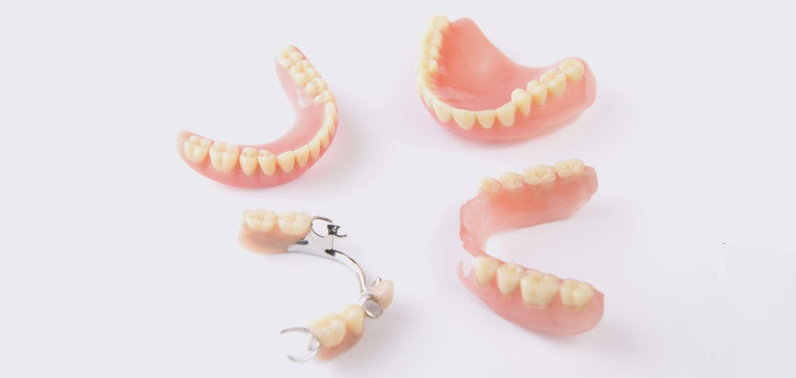 https://i-cf65.ch-static.com/content/dam/cf-consumer-healthcare/denture-appliance-care/en_US/losalisation/images/how-to-apply-denture-adhesive.jpg?auto=format