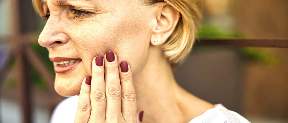 Woman has a pain in her cheeks