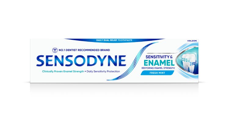Снимка в близък план на опаковка на Sensodyne Pronamel