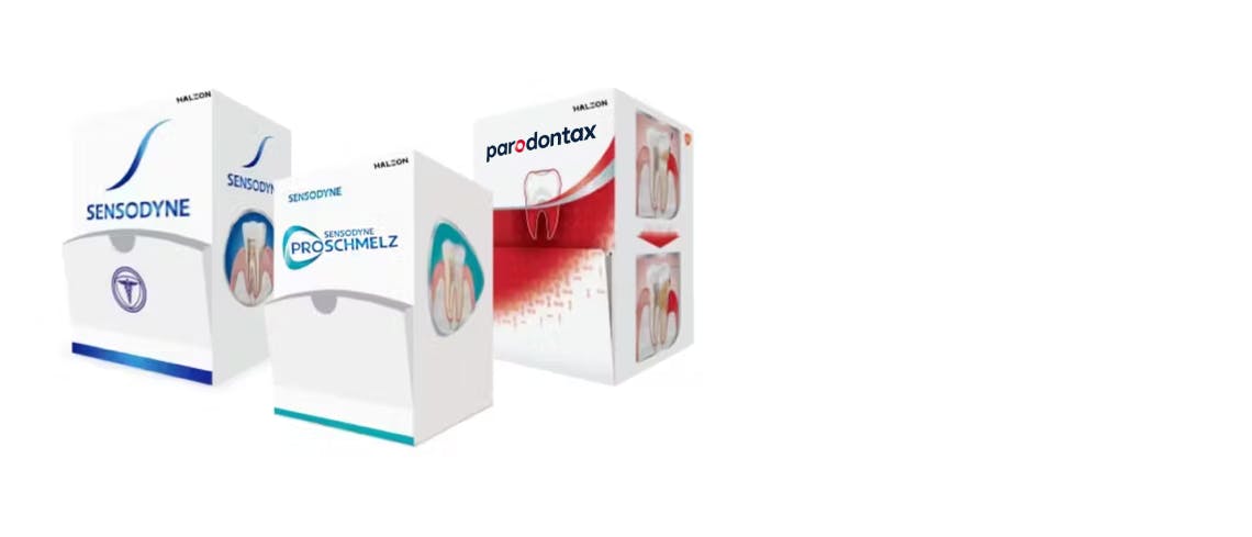 HCP zeigt Patientin Produktmuster
