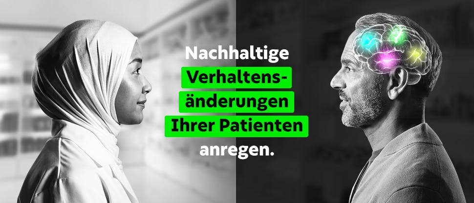 Eine Apothekerin und ein Patient im Profil; sie sehen einander an. Nachhaltige Veränderungen im Verhalten eines Patienten anstoßen