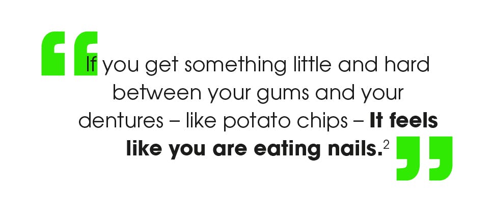 Απόσπασμα μαρτυρίας που περιγράφει την άβολη εμπειρία της τροφής που παγιδεύεται κάτω από τεχνητή οδοντοστοιχία