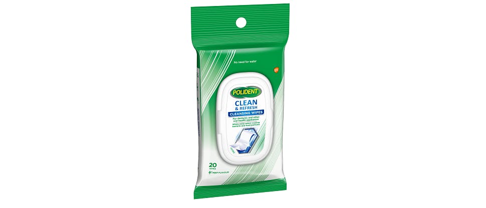 Polident Cleansing Wipes 3D Angle Pack Shot