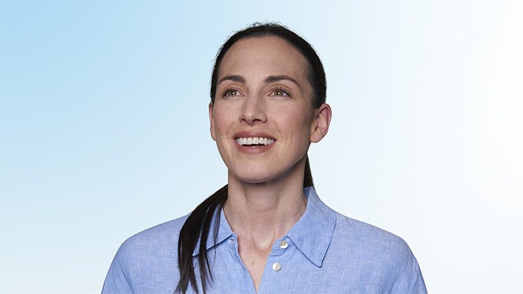 Image of woman aged around 30 smiling
