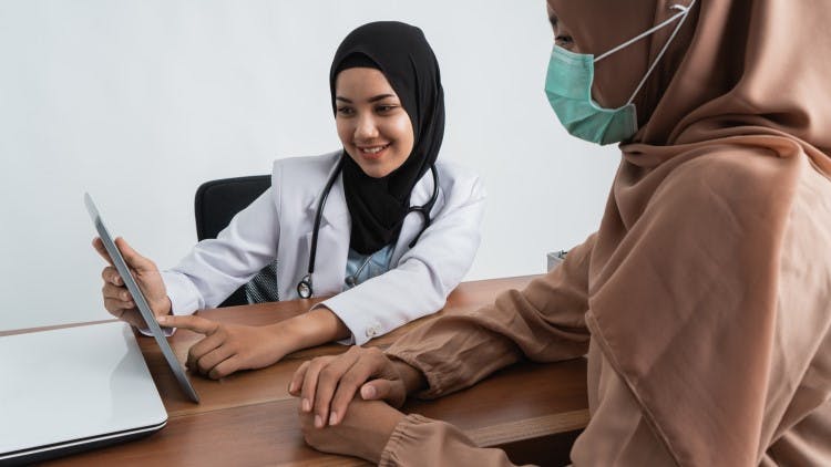Patient in consultation with a pharmacist