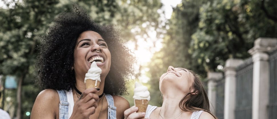  Friends enjoying ice cream