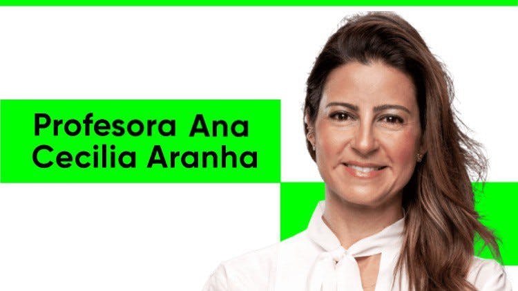 Fotografía de la Profesora Ana Cecilia Aranha, una mujer con cabello largo castaño. Lleva un vestido sin mangas estampado en blanco y negro.