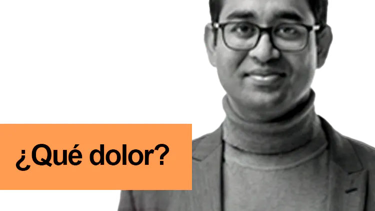 Imagen de un hombre sonriente que usa gafas. Texto: ¿Qué dolor? 