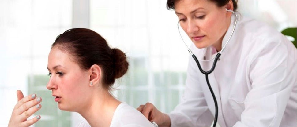 Imagen médica evaluando la tos