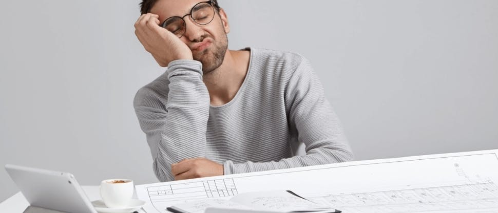 Hombre con cansancio mental