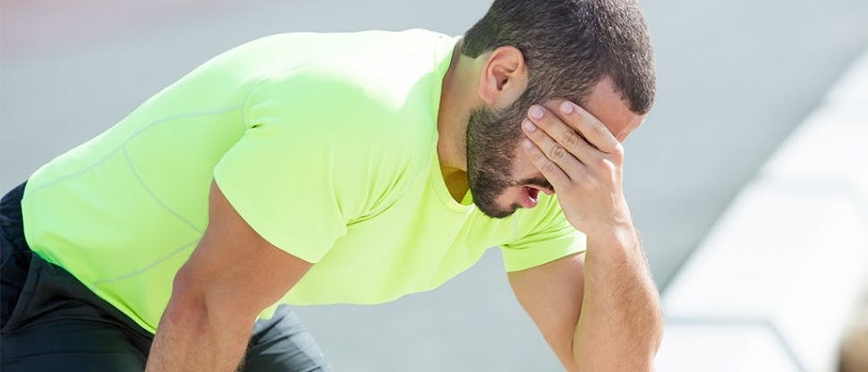 Hombre con fatiga física