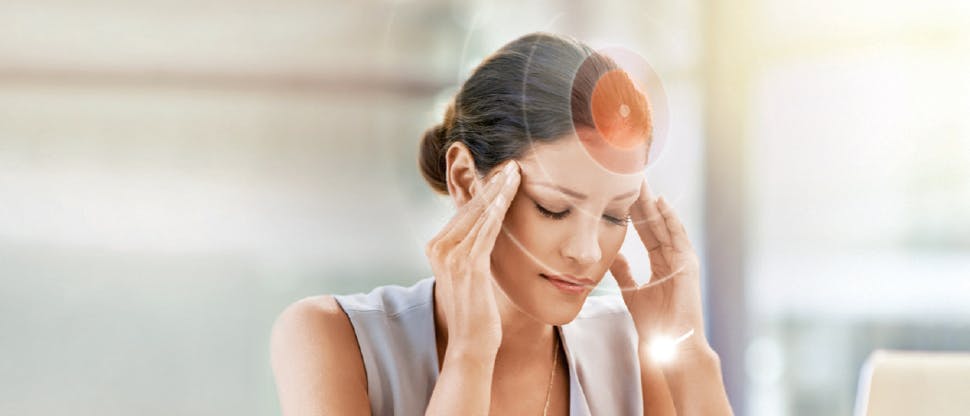 Femme souffrant d’une migraine