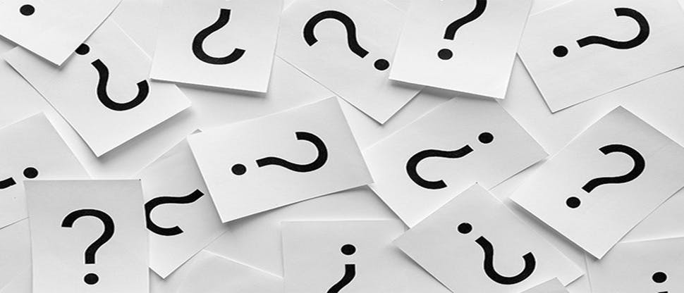 Homme sur l’ordinateur