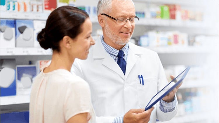 Pharmacien et patiente