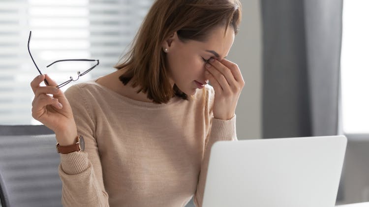 Femme déconcentrée
