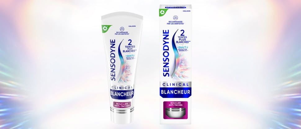 Bannière Sensodyne représentant l'emballage du dentifrice blanchissant avec le texte Blancheur cliniquement prouvée + protection contre la sensibilté 24H/7