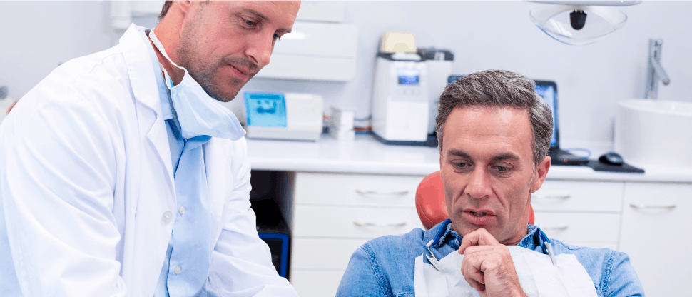 Un dentiste et un patient