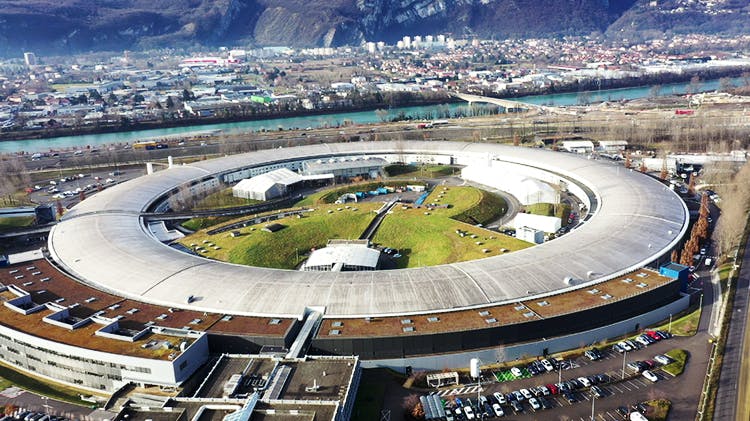 Het synchrotron in Grenoble