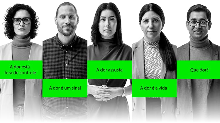 Fotografias de cinco pessoas diversas, cada uma com uma placa sobre o corpo