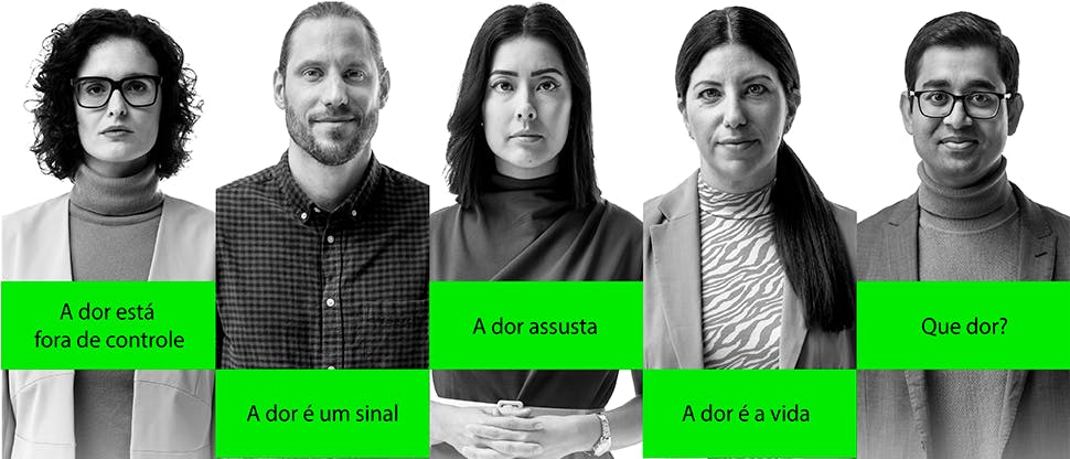 Fotografias de cinco pessoas diversas, cada uma com uma placa sobre o corpo