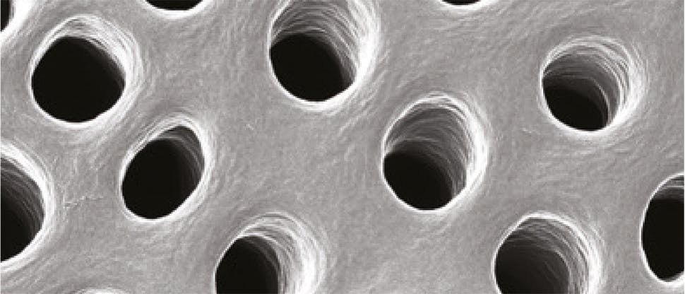 Изображение открытых дентинных канальцев, полученное с помощью сканирующего электронного микроскопа