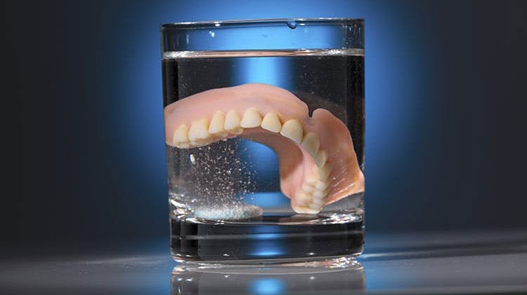 Инфографика по гигиене зубных протезов