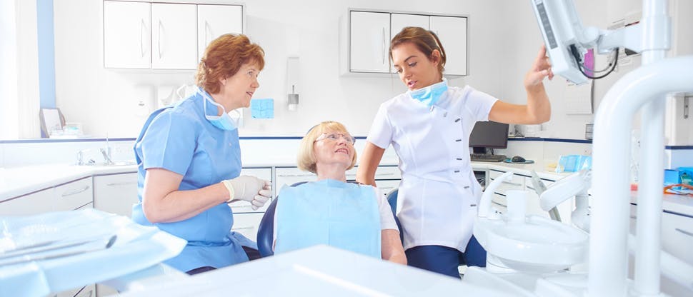 Команда врачей-стоматологов