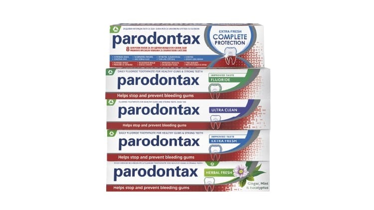 Pakovanje proizvoda parodontax paste za zube, formulisanog sa natrijum-bikarbonatom radi pomoći u uklanjanju plaka.