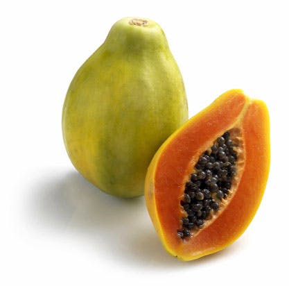 Sliced and full papayas 