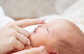 Sintomi del raffreddore nel neonato e come prevenirlo - Narhinel